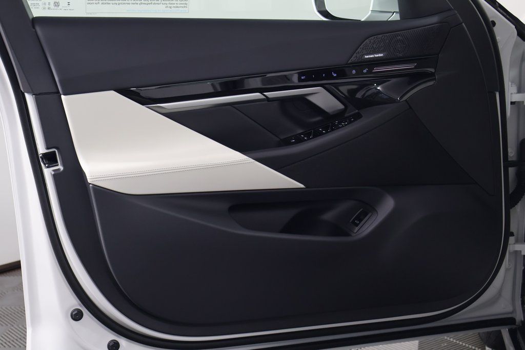 Thumbnail: 2026 BMW 5 Series - 7