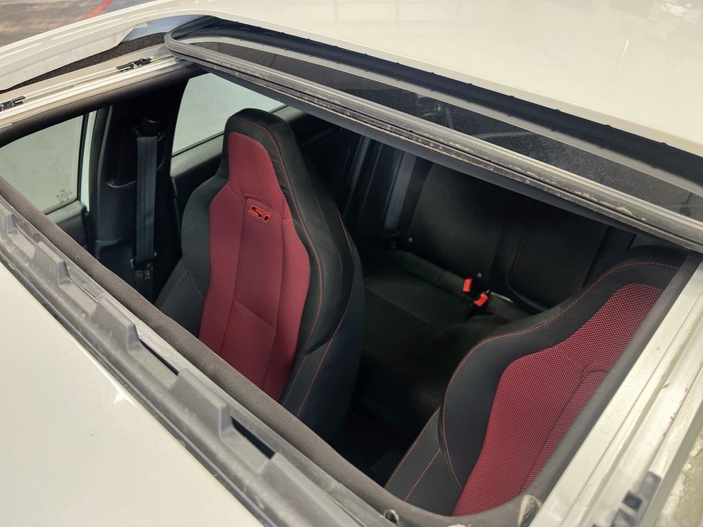 Used 2025 White Honda  image 22