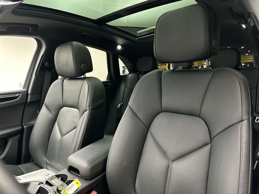 Thumbnail: 2024 Porsche Macan - 10