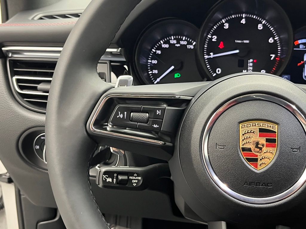 Thumbnail: 2025 Porsche Macan - 13