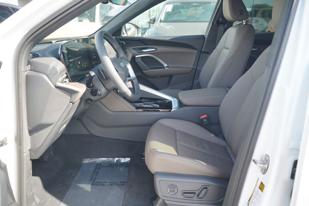 Thumbnail: 2025 Audi Q5 - 6