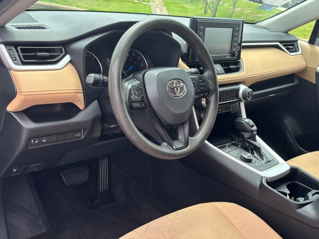 2021 Toyota RAV4 Hybrid XLE photo