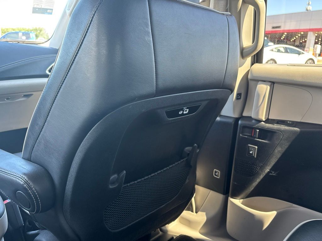 2023 Chrysler Pacifica Limited photo