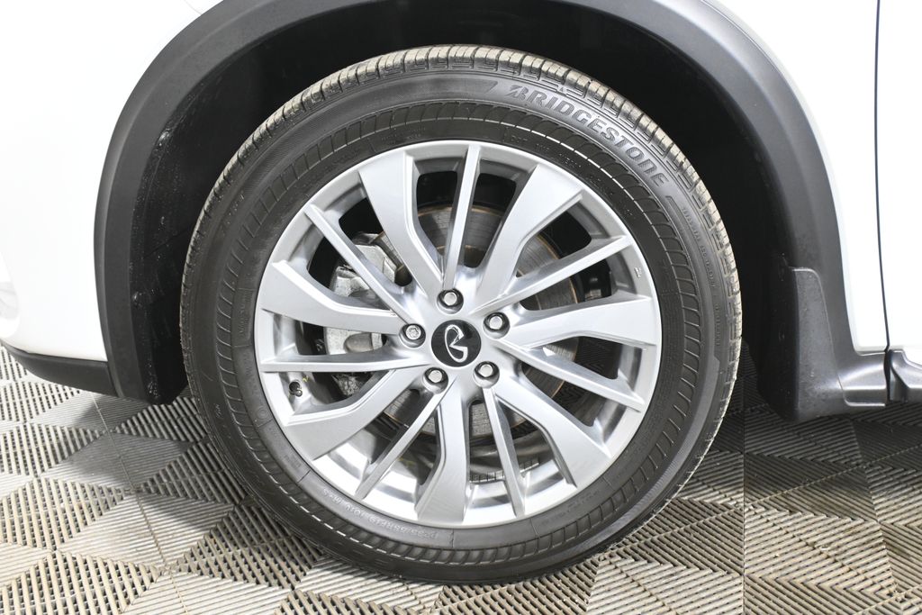 Thumbnail: 2023 INFINITI QX50 - 12