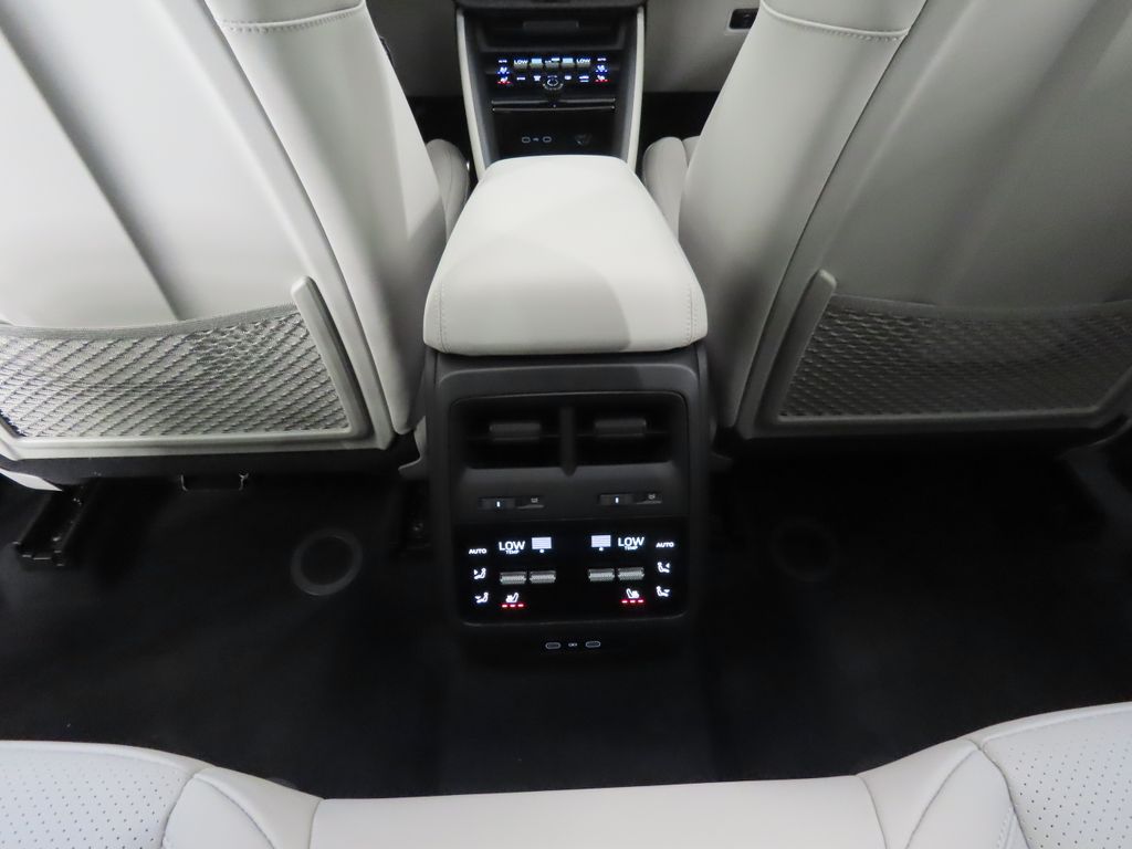 Thumbnail: 2026 Porsche Macan - 32