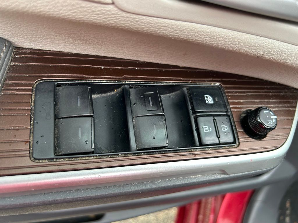 Thumbnail: 2021 Toyota Sienna - 18