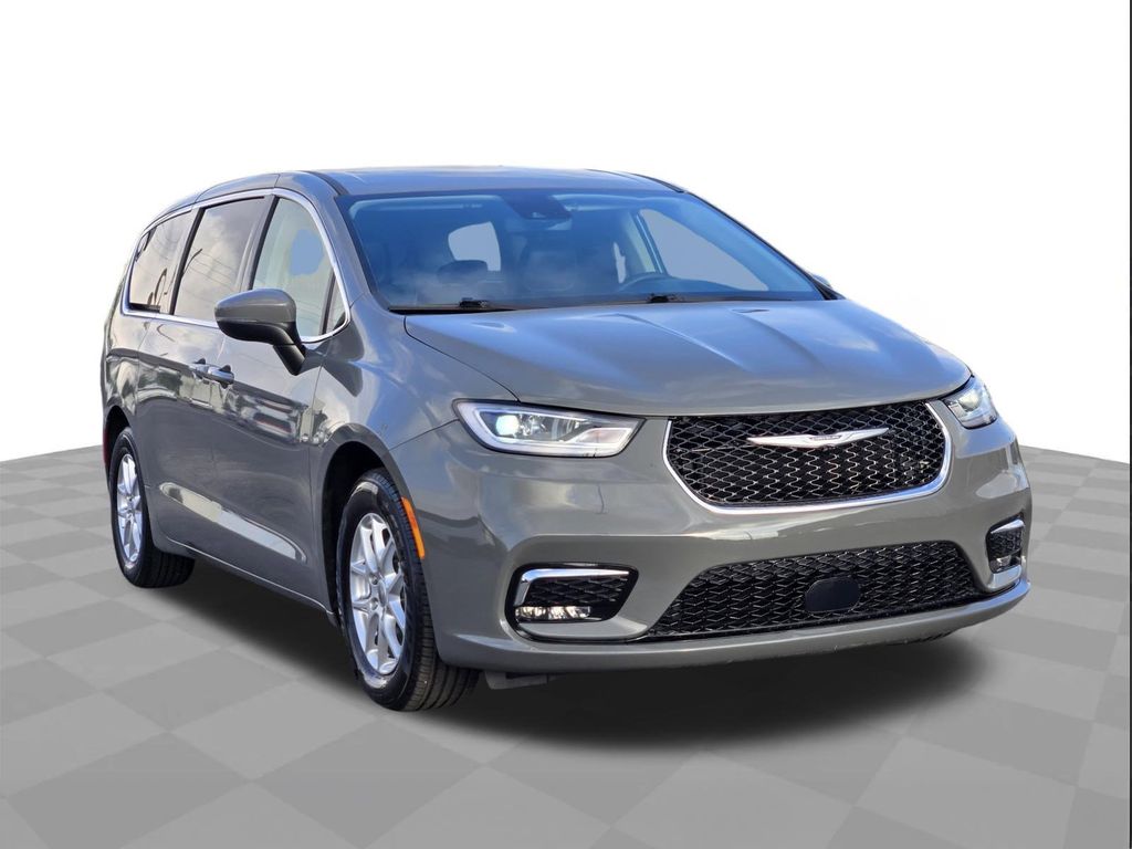 2023 Chrysler Pacifica Touring L - 2