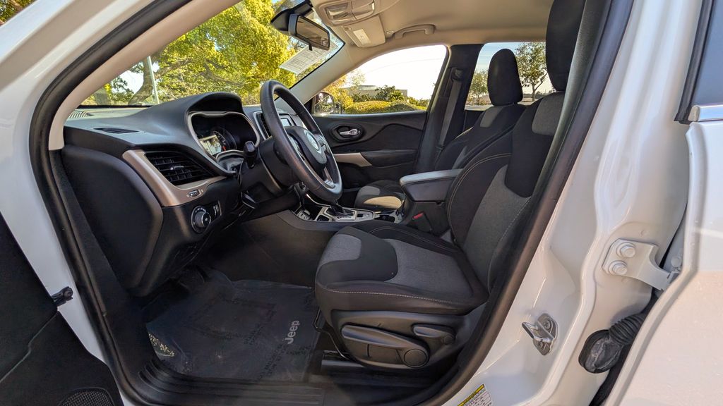 Used 2018 Jeep Cherokee Latitude 4D Sport Utility