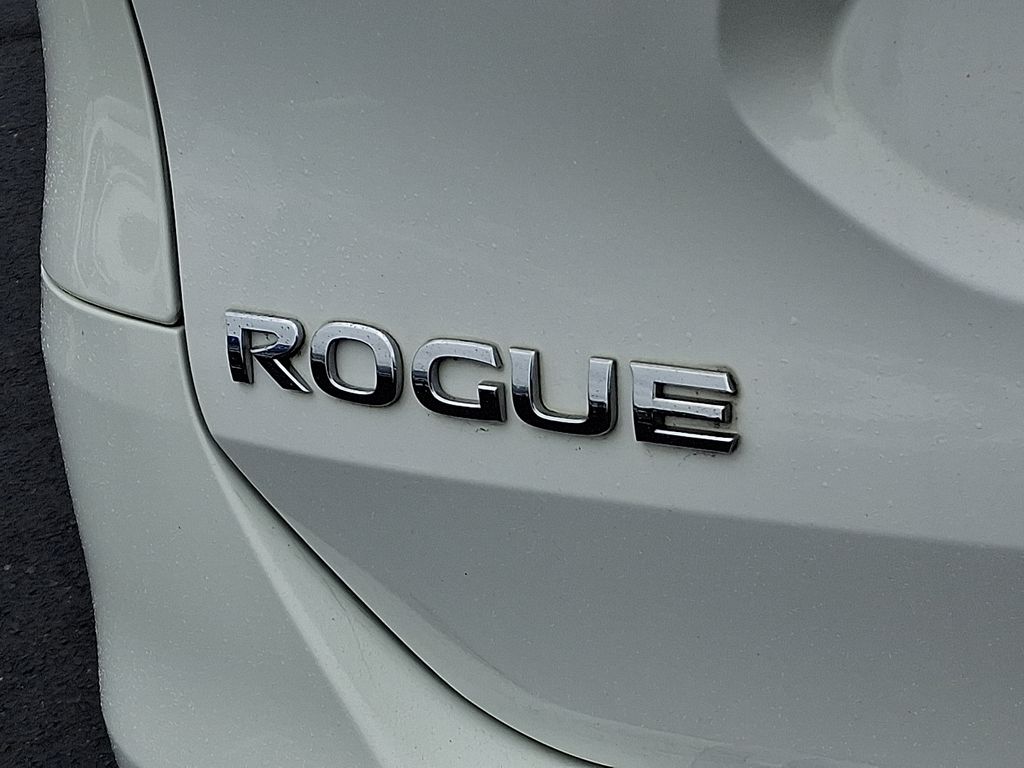 Thumbnail: 2015 Nissan Rogue - 30