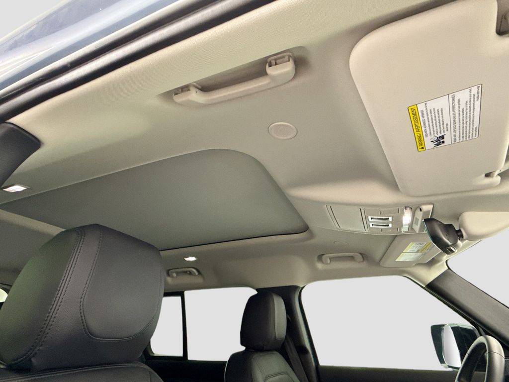 Thumbnail: 2022 Land Rover Defender - 21