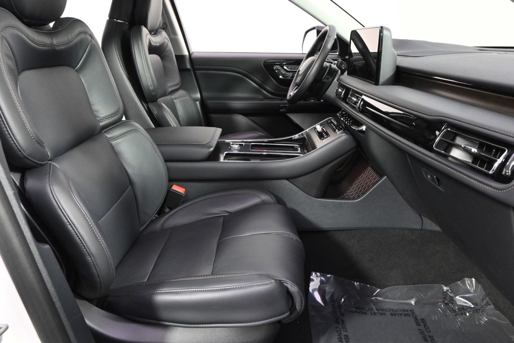 New 2026 White Lincoln Reserve image 16