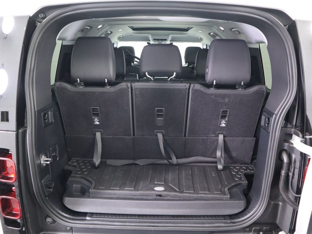 2025 Land Rover Defender 130 30