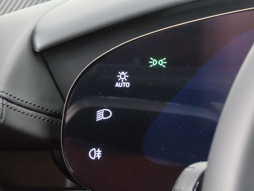 Thumbnail: 2026 Porsche Taycan - 24