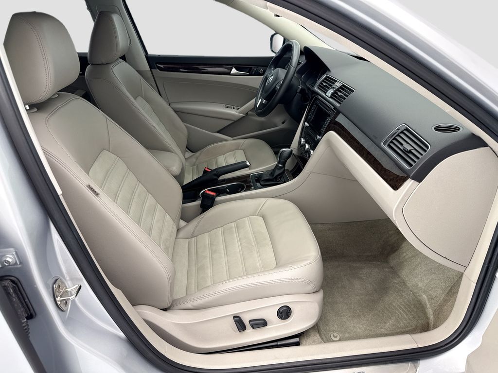 Thumbnail: 2015 Volkswagen Passat - 19