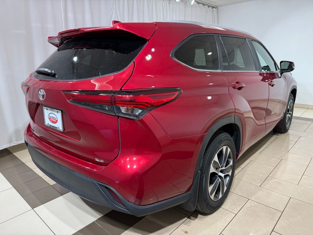 Thumbnail: 2023 Toyota Highlander - 5