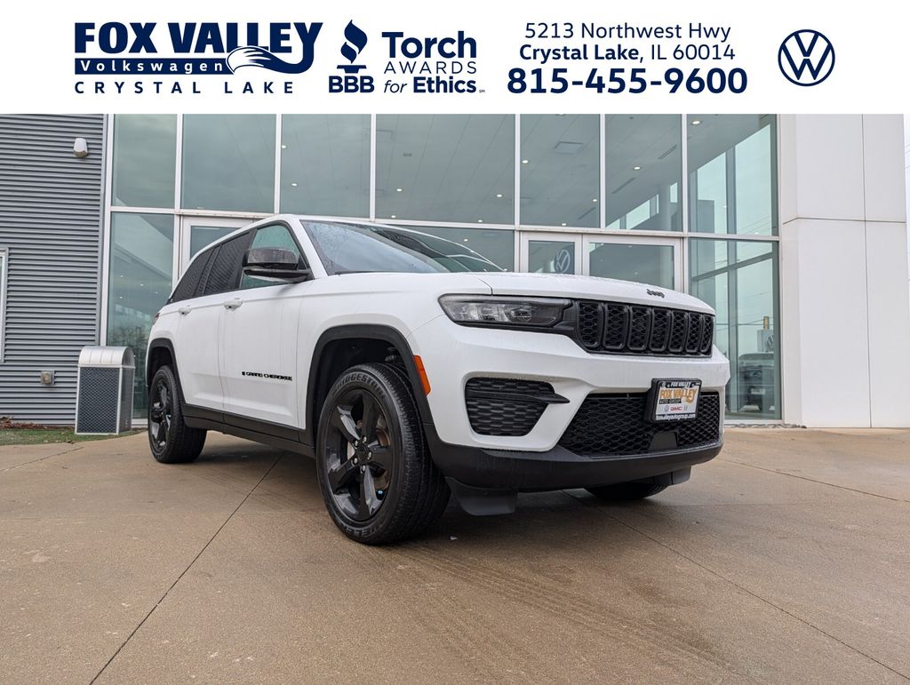 2023 Jeep Grand Cherokee Altitude 4WD