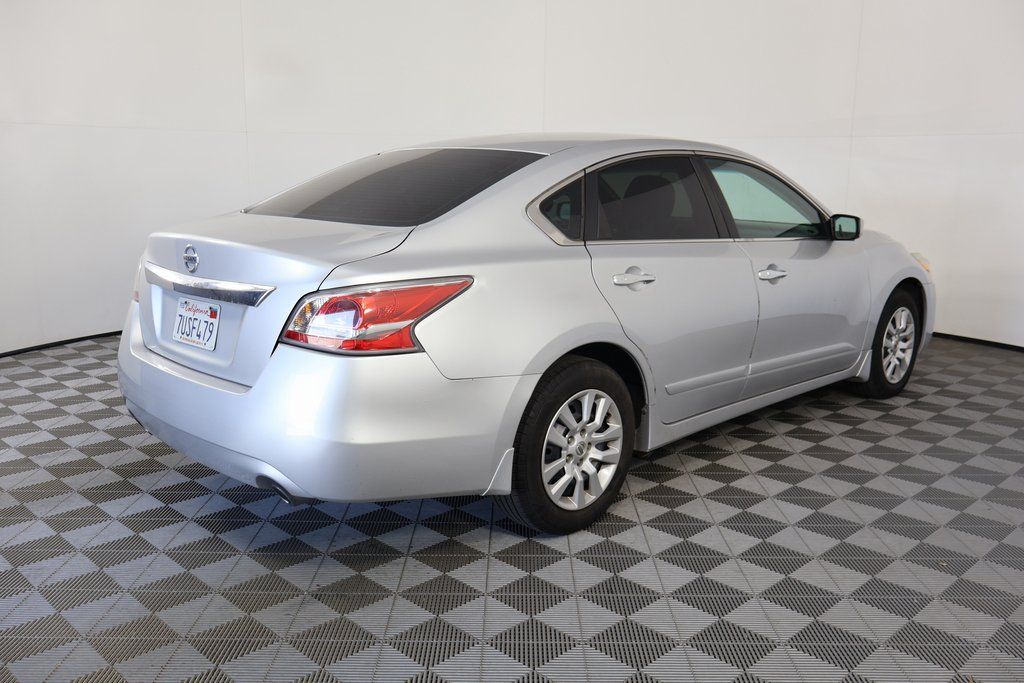 Thumbnail: 2015 Nissan Altima - 3