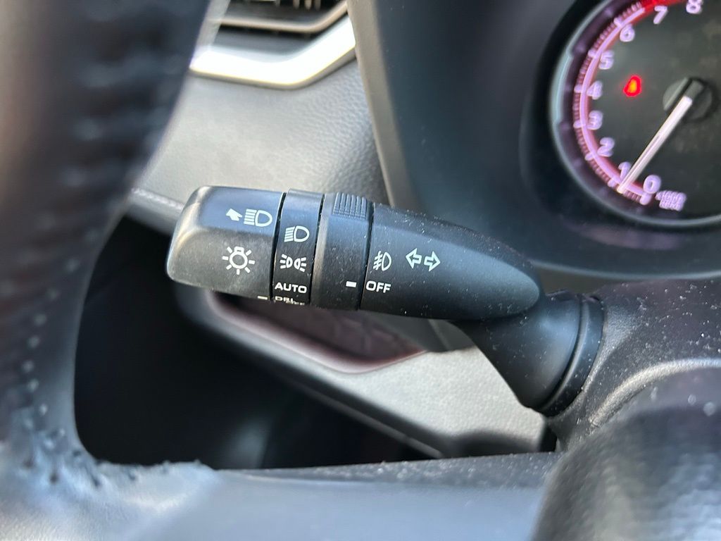 Thumbnail: 2021 Toyota RAV4 - 23