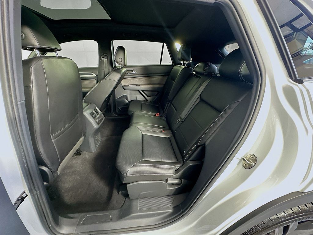 Thumbnail: 2021 Volkswagen Atlas - 24