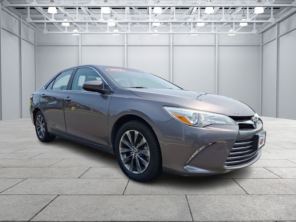 2015 Toyota Camry XLE 3