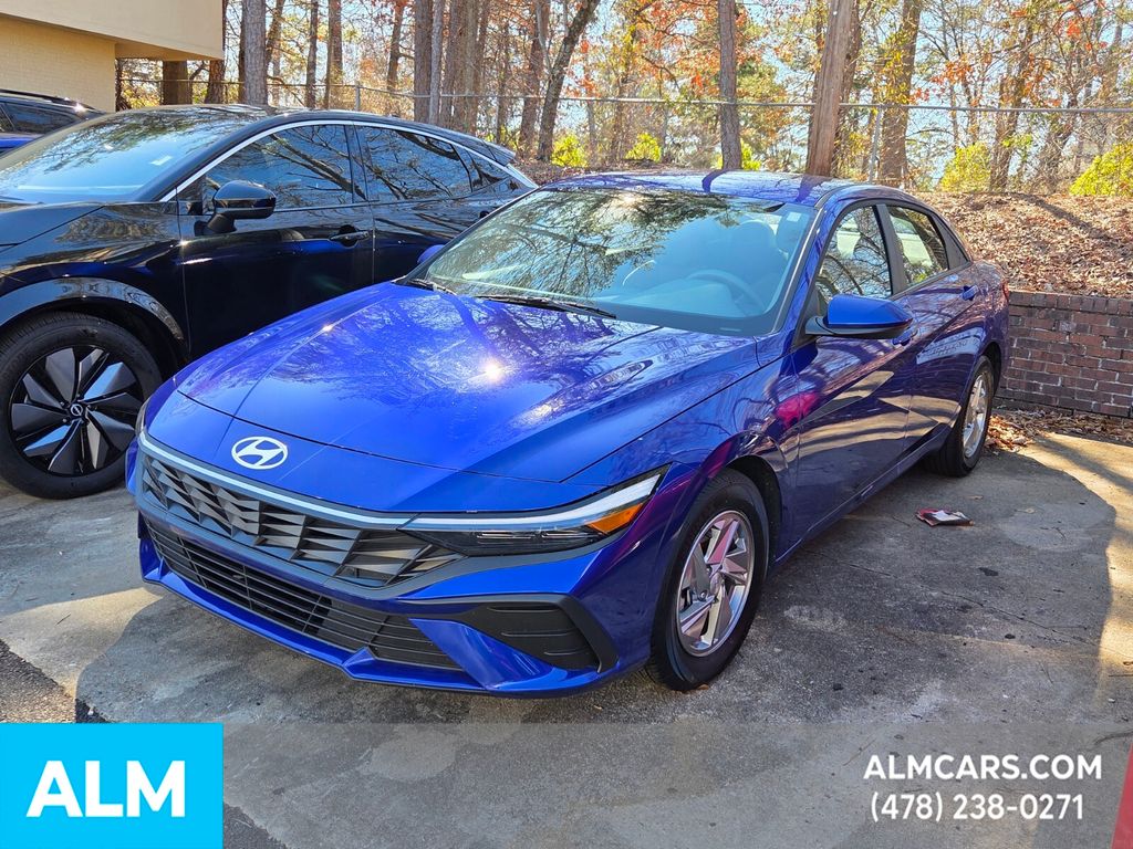 2025 Hyundai Elantra SE FWD