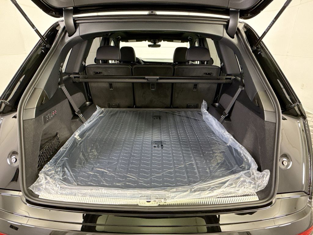 Thumbnail: 2026 Audi Q7 - 27