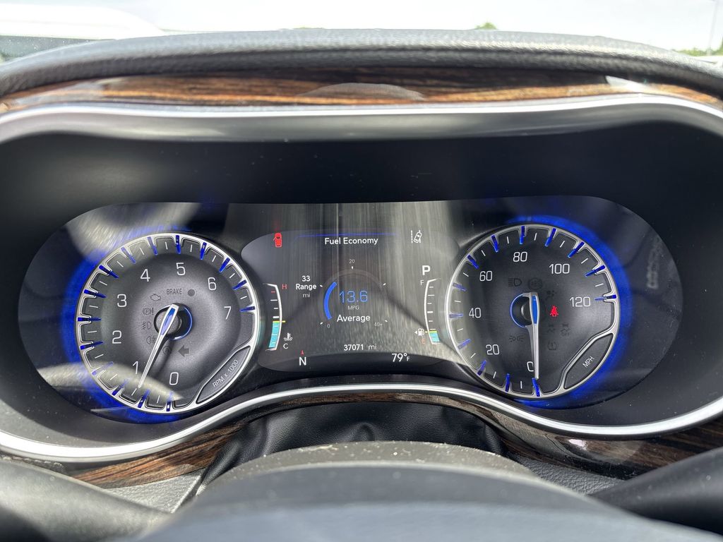 Used 2024 White Chrysler Limited image 10