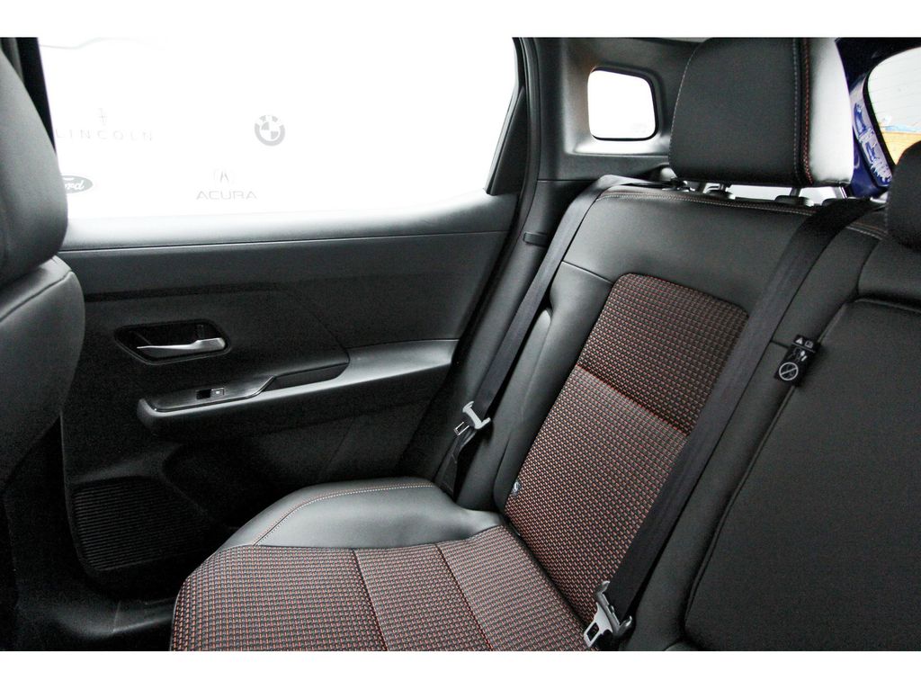 2026 Nissan Kicks SR - 8