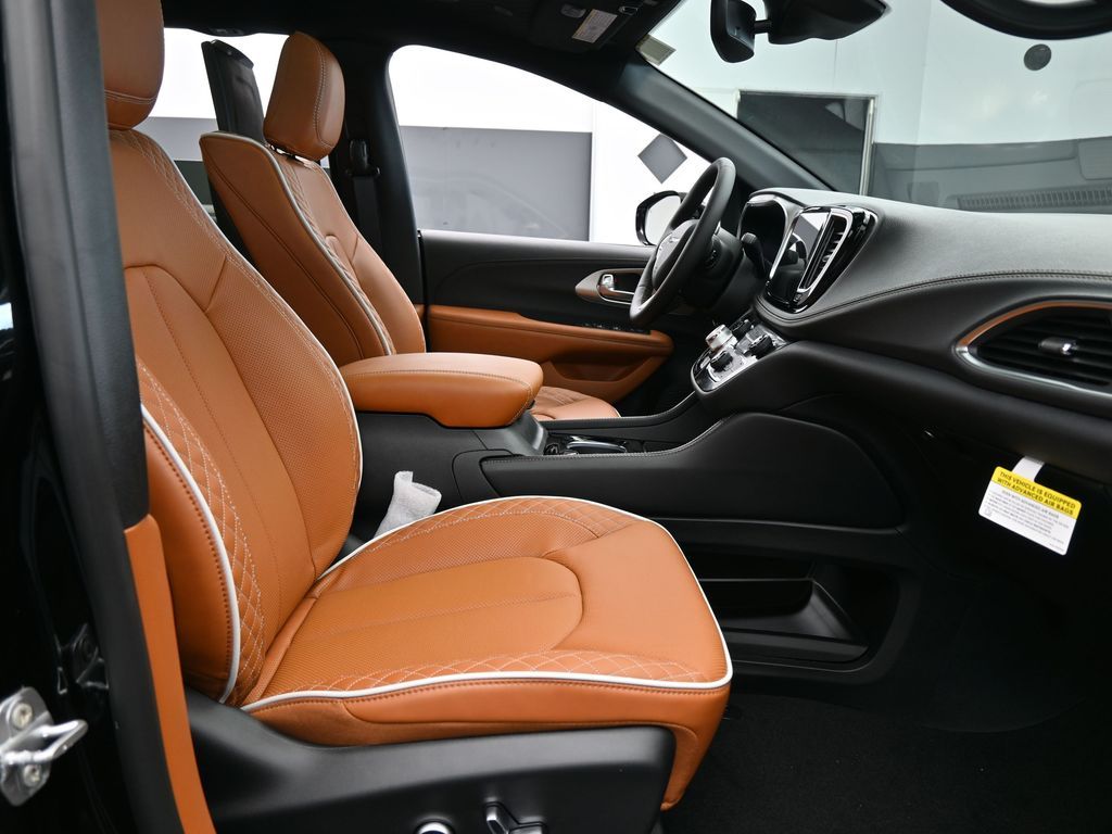 New 2026 Diamond Black Crystal Pearlcoat Chrysler Pinnacle image 54