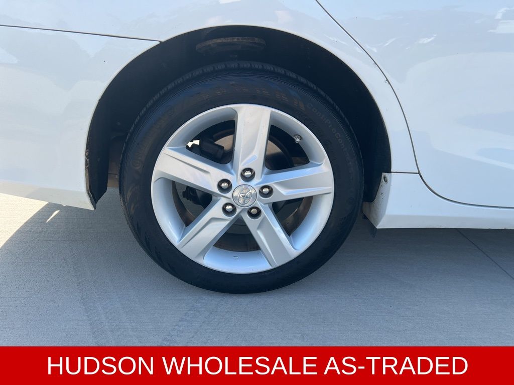 2015 White Toyota Camry LE FWD Sedan