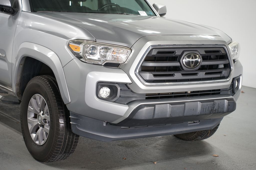 Thumbnail: 2019 Toyota Tacoma - 4