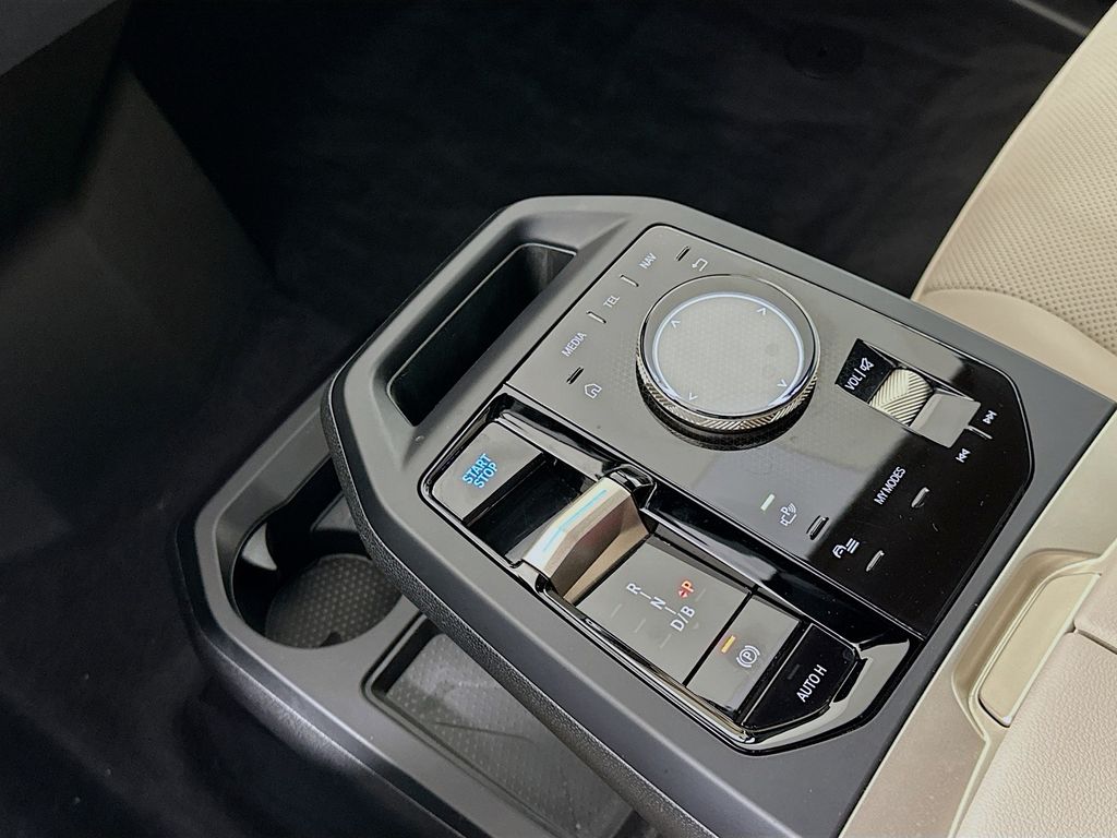 Thumbnail: 2024 BMW iX - 17