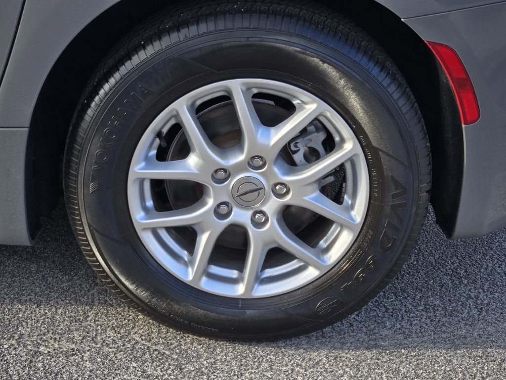 2023 Chrysler Pacifica Touring L - 8