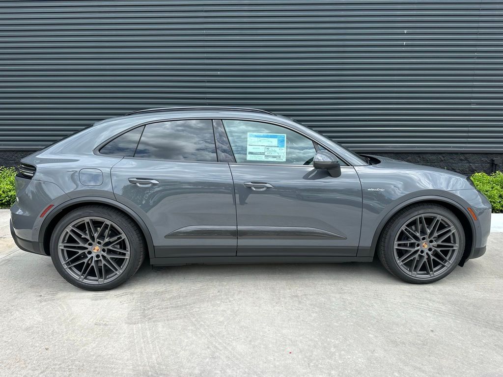 Thumbnail: 2025 Porsche Macan - 8