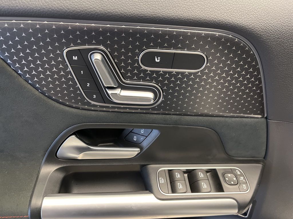 Thumbnail: 2025 Mercedes-Benz GLA - 12