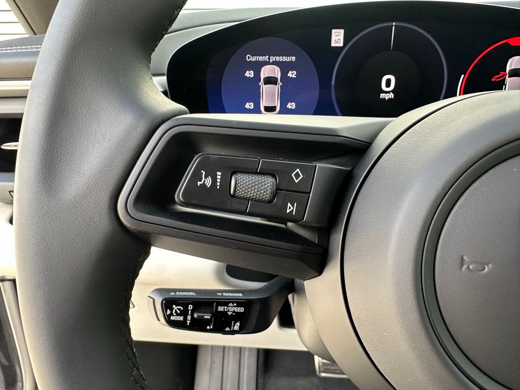 2025 Porsche Macan T 19