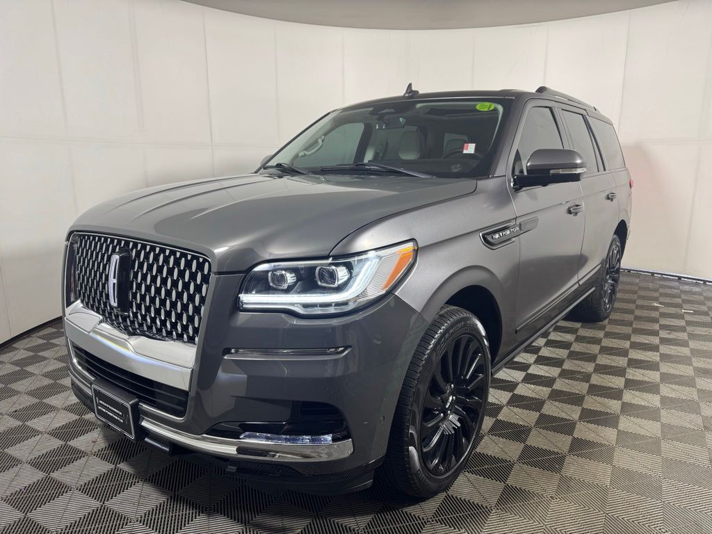 Black (Chroma Caviar Dark Gray Metallic Clearcoat) 2023 Lincoln Navigator SUV / Crossover Four-Wheel Drive Automatic