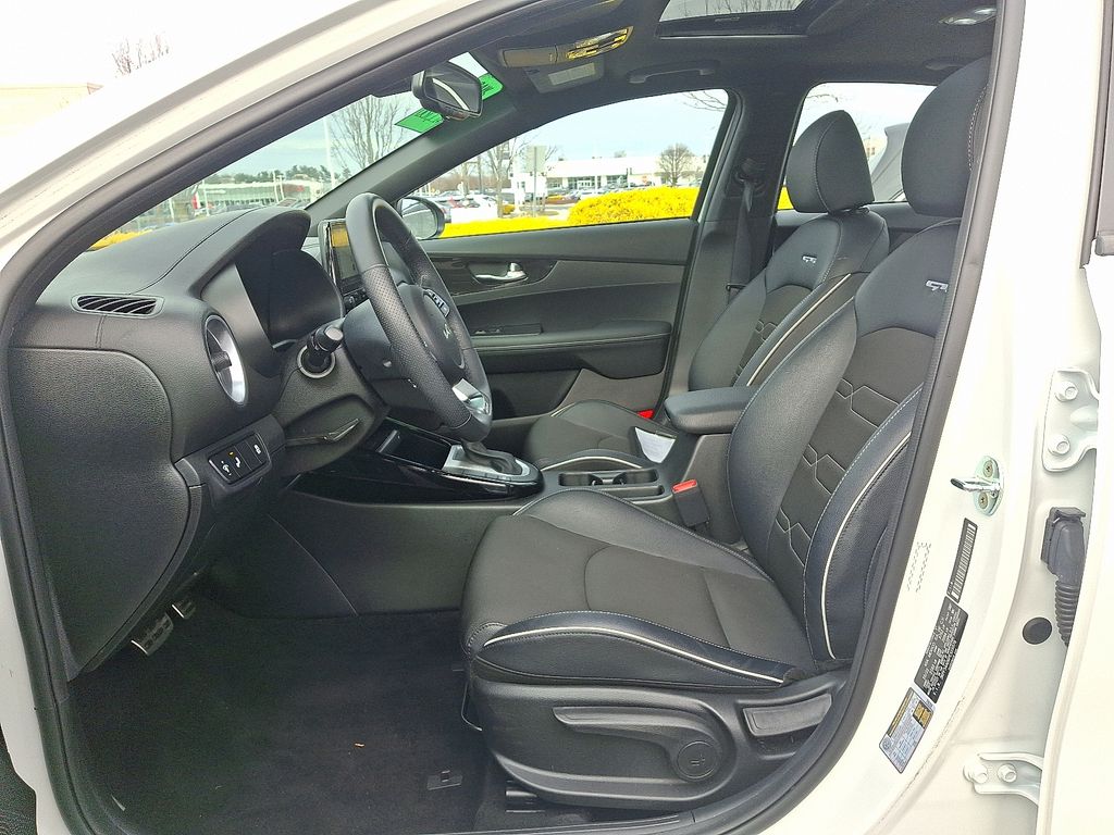 Thumbnail: 2023 Kia Forte - 13