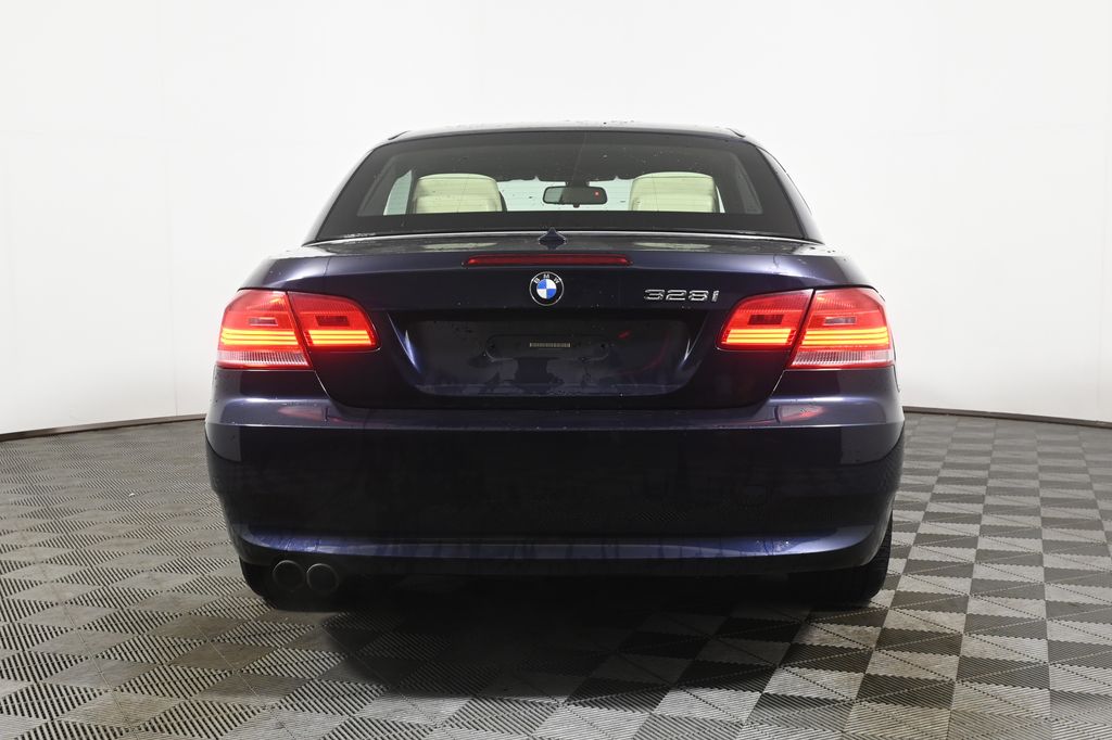 Thumbnail: 2010 BMW 3 Series - 10