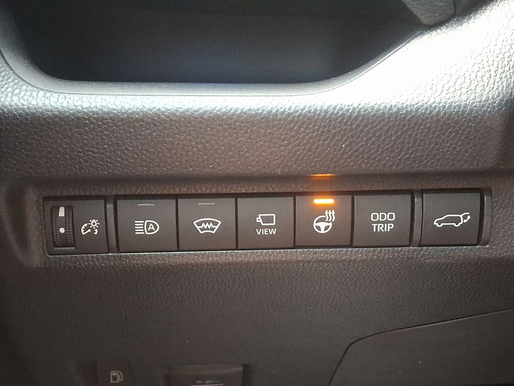 2024 Toyota RAV4 XSE 24