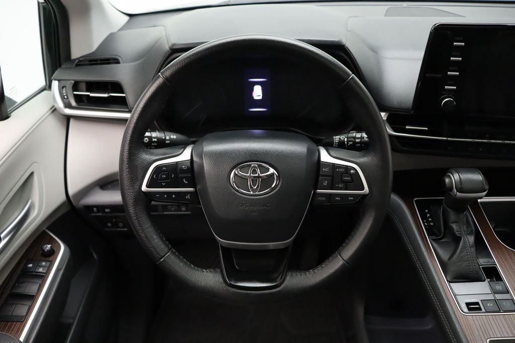 Thumbnail: 2021 Toyota Sienna - 22