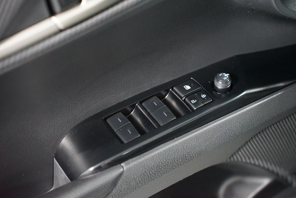 Thumbnail: 2025 Toyota Camry - 32