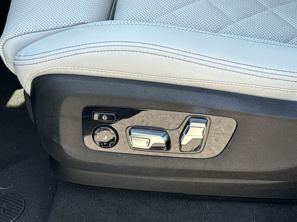 Thumbnail: 2026 BMW X5 - 12