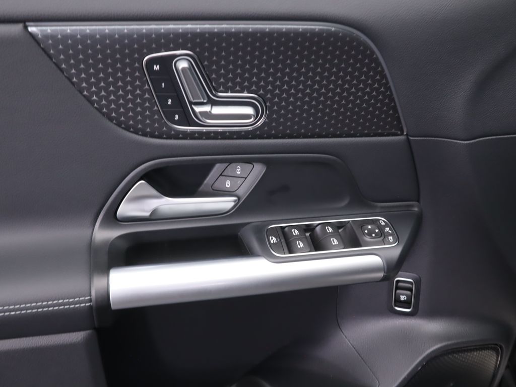 Thumbnail: 2025 Mercedes-Benz GLA - 25