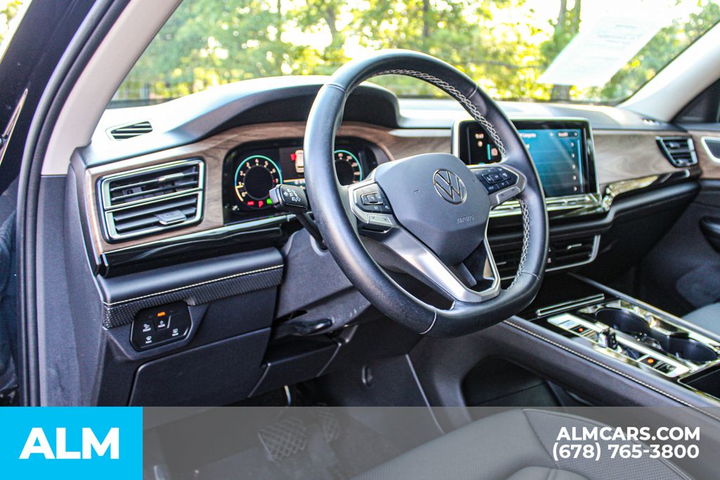 Used 2025 Black Volkswagen 2.0T SE w/Technology image 23