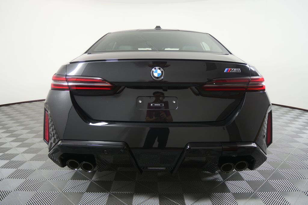 Thumbnail: 2027 BMW M5 - 4