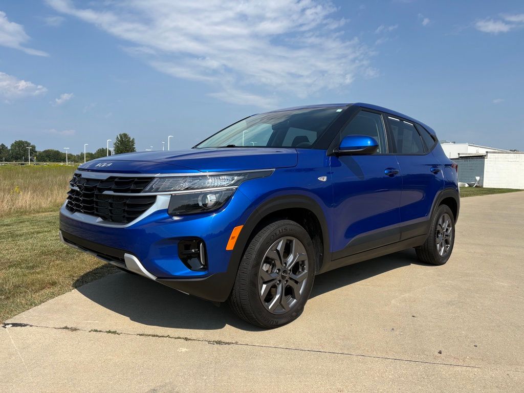 Neptune Blue 2024 Kia Seltos SUV / Crossover All-Wheel Drive Continuously Variable Transmission