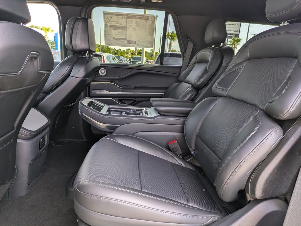 2027 Lincoln Navigator 
