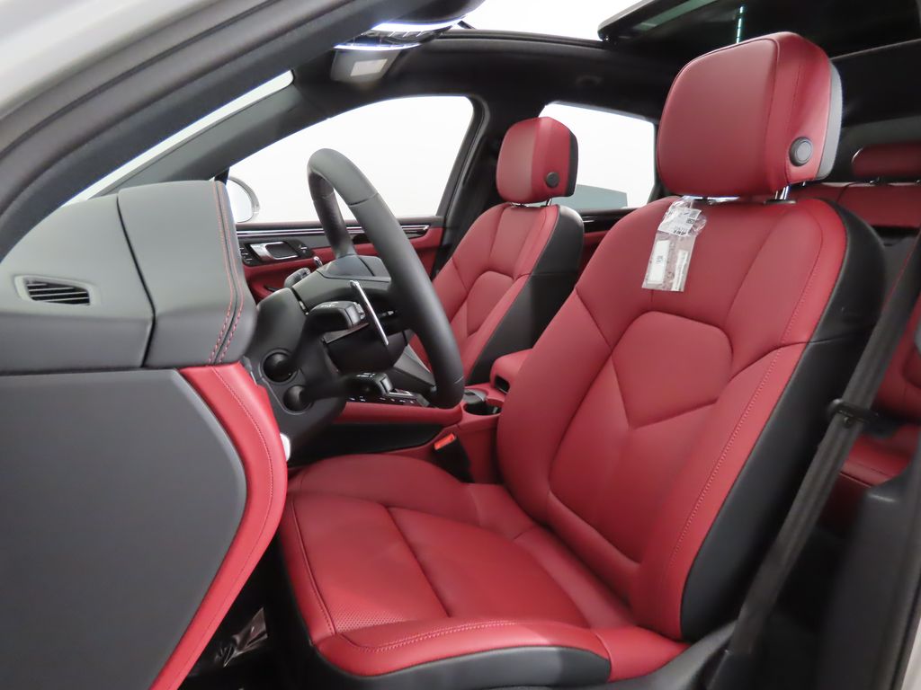 Thumbnail: 2025 Porsche Macan - 5