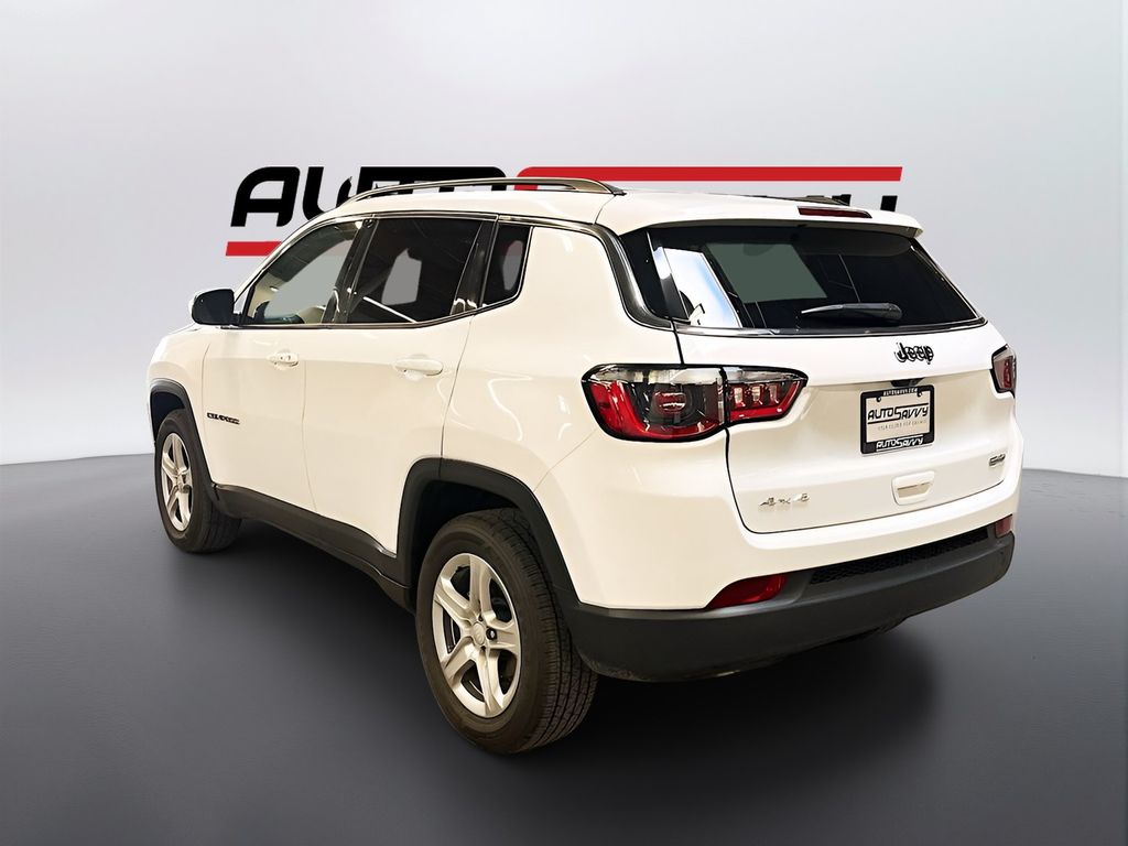 Used 2024 White Jeep Latitude image 5